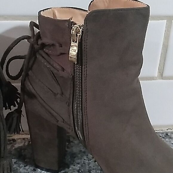 G.C. Shoes Olive Green Suede Tassel Ankle Booties. Sz 6.5 - Picture 7 of 9